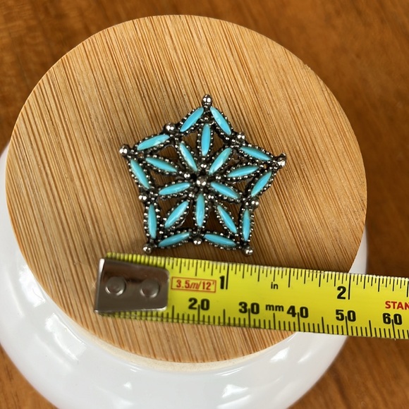 Turquoise colored brooch - Picture 2 of 3